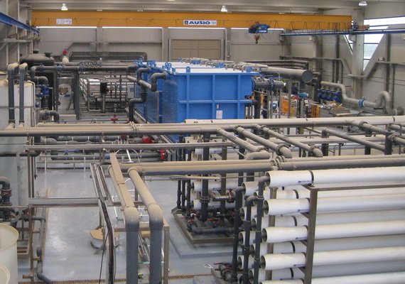 Procés per a aigua regenerada i potable